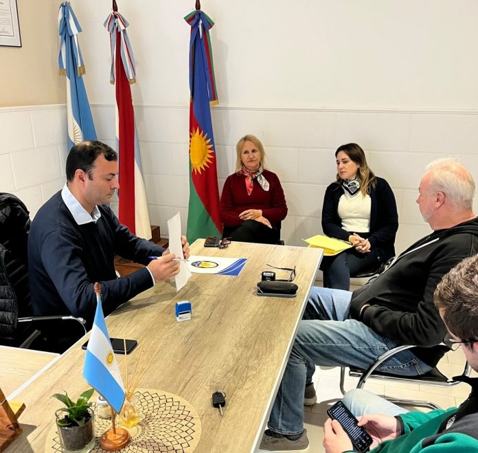 Puerto Yeruá firmó el contrato para garantizar agua potable por 30 años