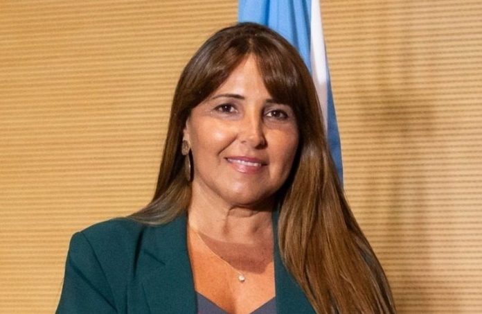 Amiano le exige a Azcué que explique los criterios de los despidos municipales