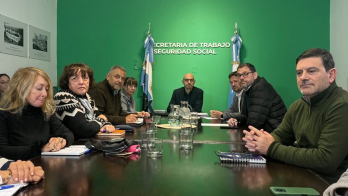Sin acuerdo: el gobierno entrerriano impone por decreto el 3% a los estatales