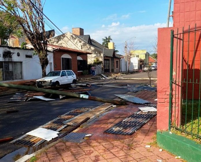 Escuela N° 17 de Concordia: clases con techo roto y riesgo eléctrico