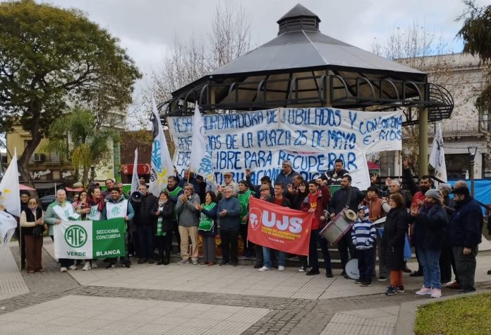 Jubilados volvieron a marchar en la Plaza 25 de Mayo de Concordia