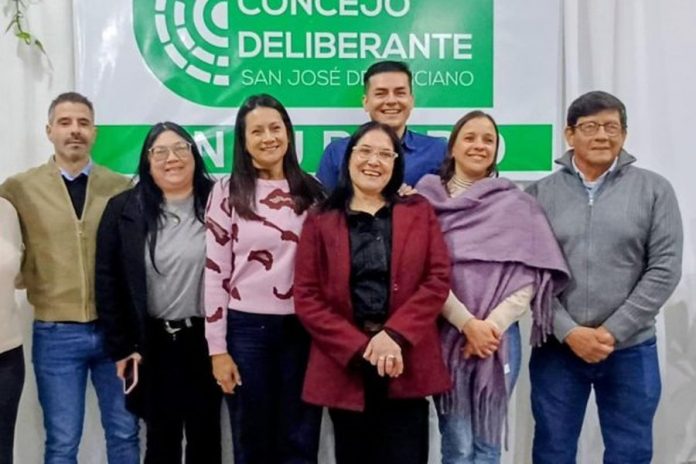 Concejales de Feliciano cruzan a senadora Domínguez por la reforma previsional