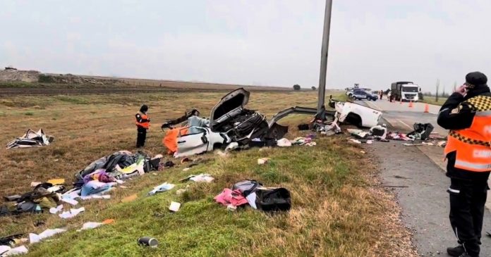 Tres muertos en la autopista Rosario-Córdoba: una Hilux partida al medio