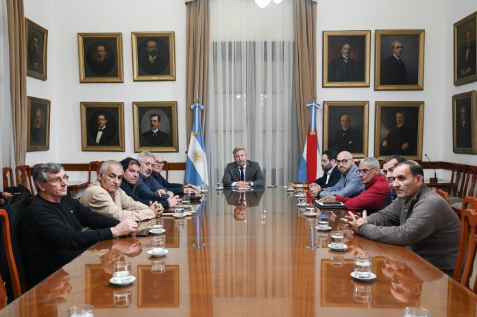 Frigerio y los gremios frente a la crisis de Granja Tres Arroyos
