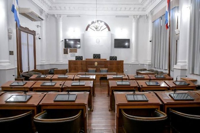 El Senado entrerriano eliminó las pensiones vitalicias de exgobernadores