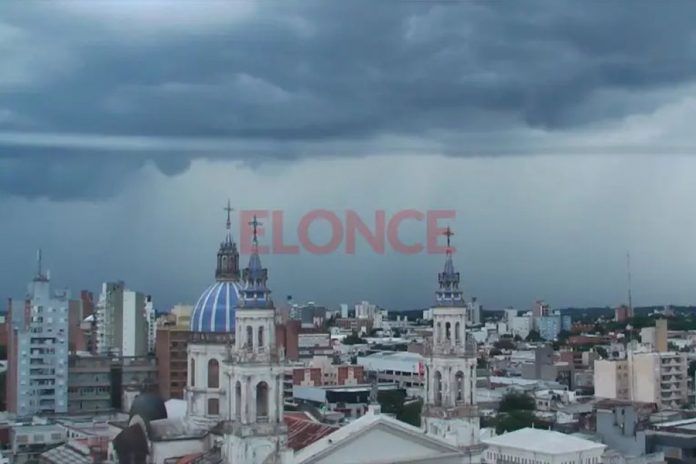 Alerta naranja y amarilla por tormentas este domingo en Entre Ríos