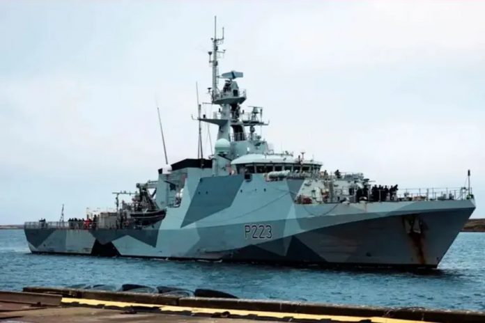 Buque militar británico en el Mar Argentino: 