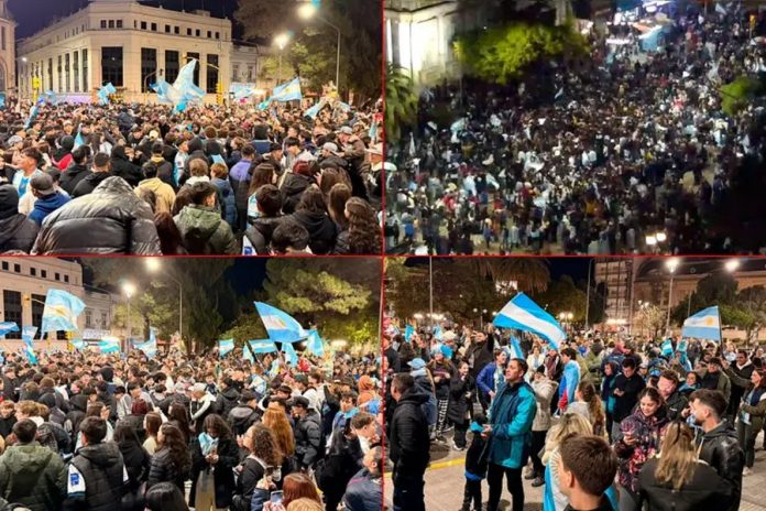 Paraná festejó en la Plaza 1° de Mayo: Argentina a semis del Mundial