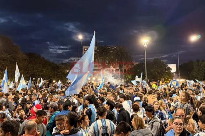 Paraná festejó el pase a la final y el operativo policial fue un éxito