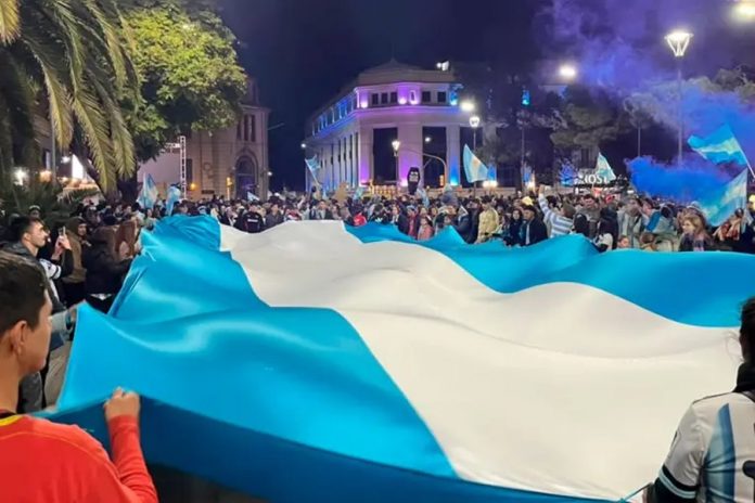 Orgullo y algo de dolor: los hinchas de Paraná bancaron a la Selección hasta el final