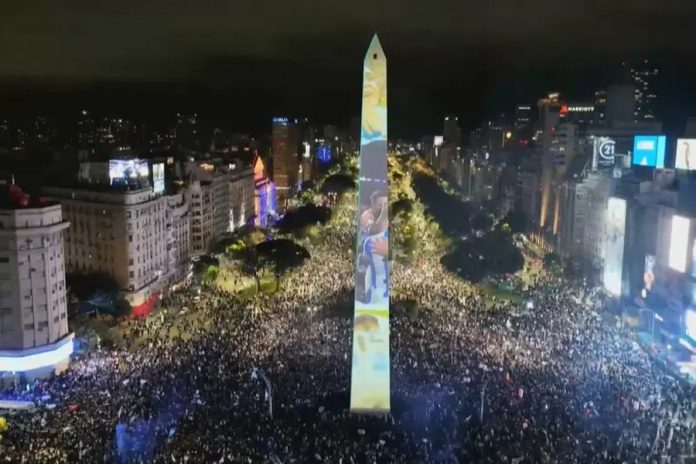 Argentina perdió la final, pero el Obelisco igual explotó de gente