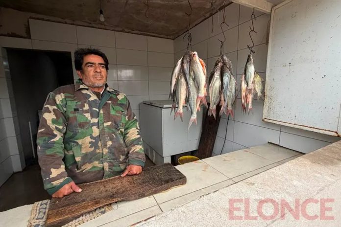 Pescadores de Bajada Grande: la crecida del Paraná trae esperanza