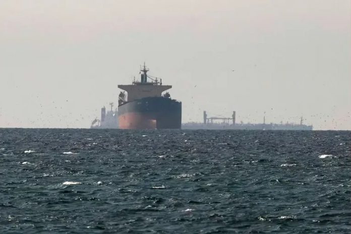 El bloqueo de Ormuz sacude los mercados y pone en jaque al comercio global