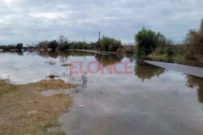 El río Uruguay sube en Concepción del Uruguay y cubre el camino a Banco Pelay