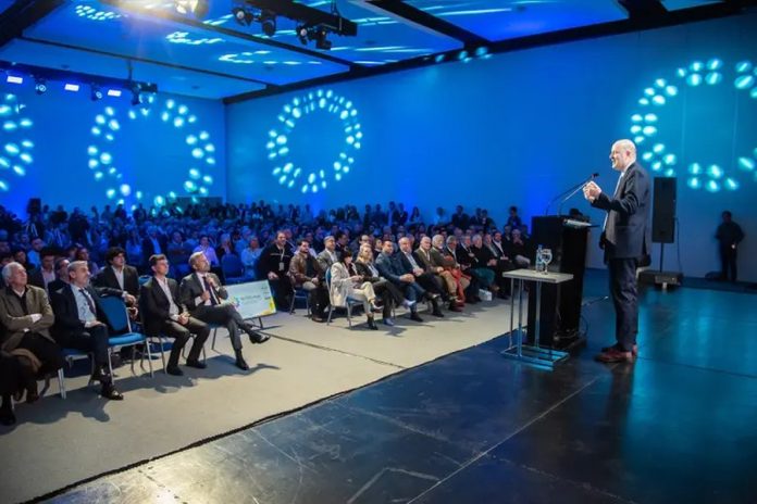 Sturzenegger en Paraná: equilibrio fiscal y reformas en el foro del CEER