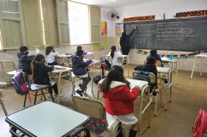 Paro de AGMER: el CGE dice que el 77% de los docentes fue a trabajar