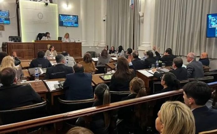 Con dos votos del PJ y protesta en la puerta, el Senado aprobó la reforma jubilatoria