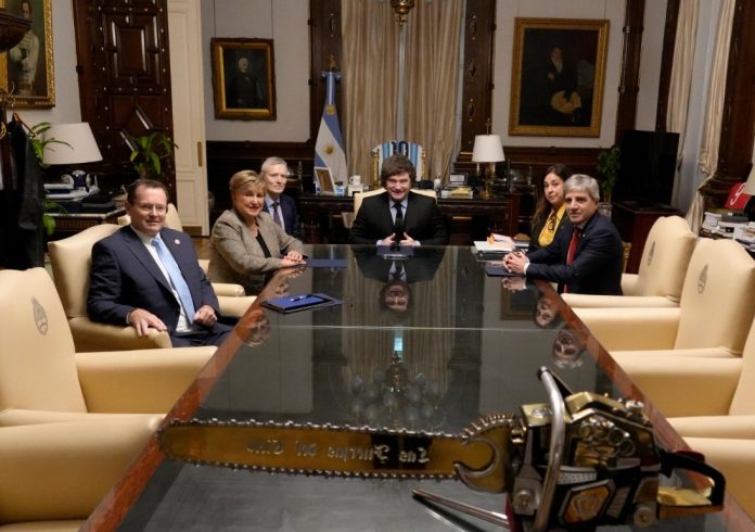 El FMI elogió a Milei y Caputo: 