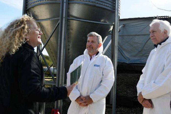 Frigerio visitó una granja en La Paz y destacó la energía solar avícola
