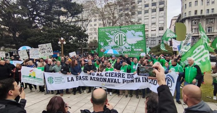 Sueldos militares y policiales: el aumento que anunció Milei y lo que falta