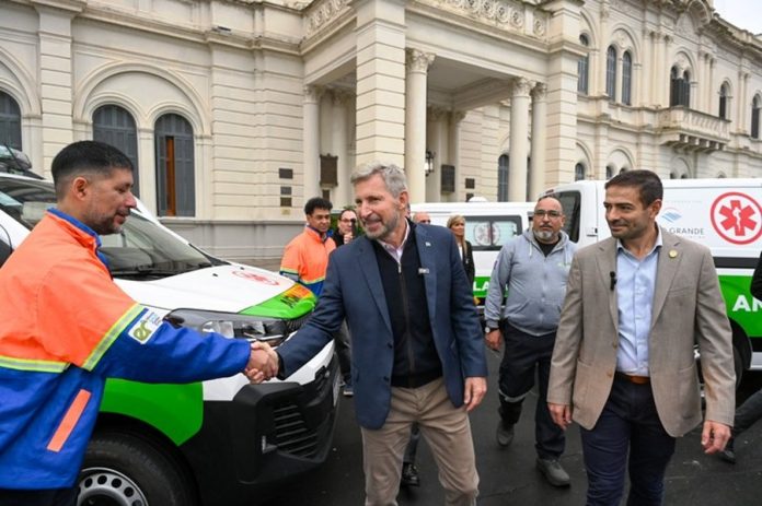 Entre Ríos suma 24 ambulancias y equipamiento para reforzar la salud pública