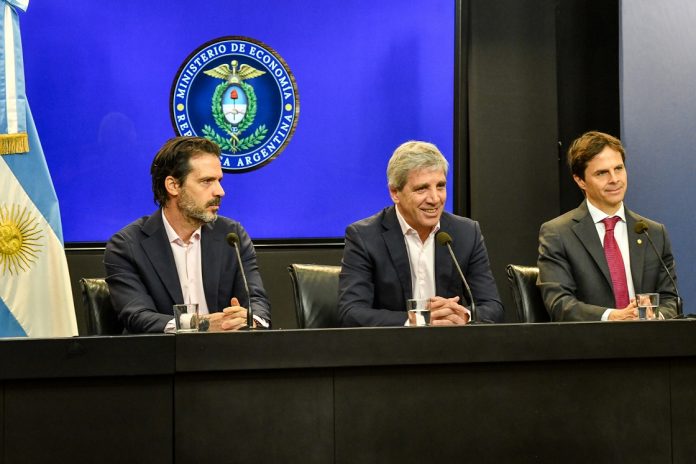 Caputo lanza $2 billones para créditos hipotecarios con fondos de Anses