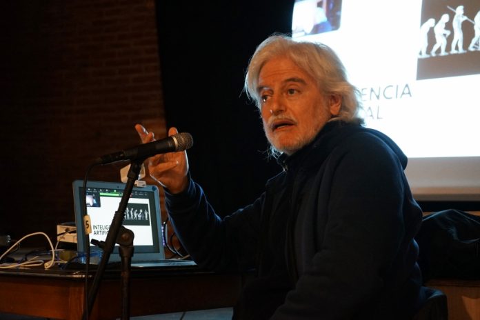 IA, vigilancia y elecciones: un especialista llega a Concordia