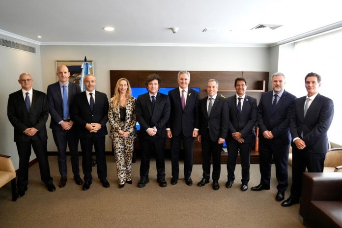 Argentina y Ecuador bajan aranceles: el acuerdo que busca triplicar exportaciones de autos