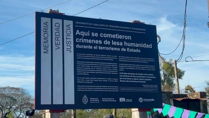 El cartel del Sitio de Memoria en Concordia: la Multisectorial prepara su descargo