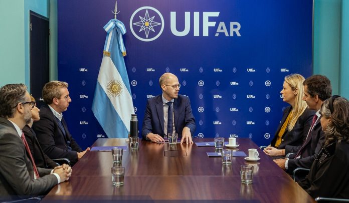 La UIF moderniza las reglas antilavado para los Registros de la Propiedad
