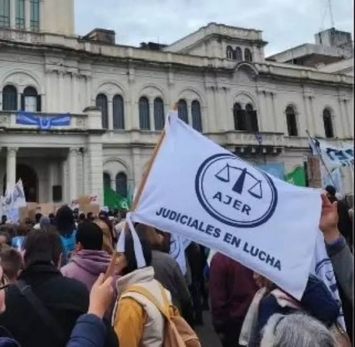 AJER en alerta: rechazan proyecto que elimina el enganche judicial