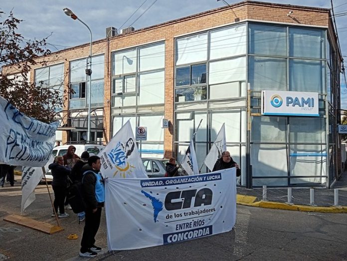 Marcha en Concordia contra la salida del Sanatorio de PAMI
