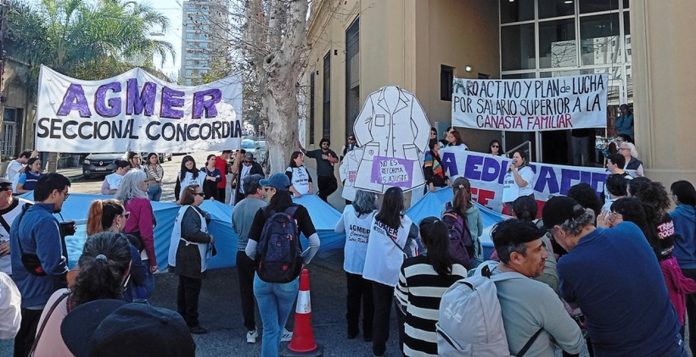 Docentes marcharon en Concordia con 90% de adhesión y reclamaron paritarias