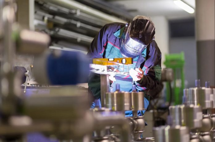 La industria argentina cae 2% en 2026 y no encuentra piso