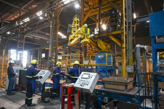 Entre Ríos sostiene el empleo industrial mientras el país pierde 241 mil puestos