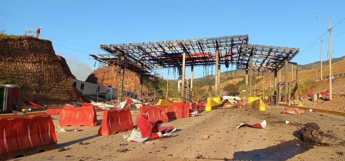 Atentado con explosivos destruyó un peaje en Cauca, Colombia