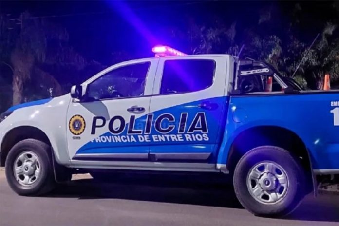 Rozó un auto, cayó de la moto y dejó herida a su acompañante en Diamante