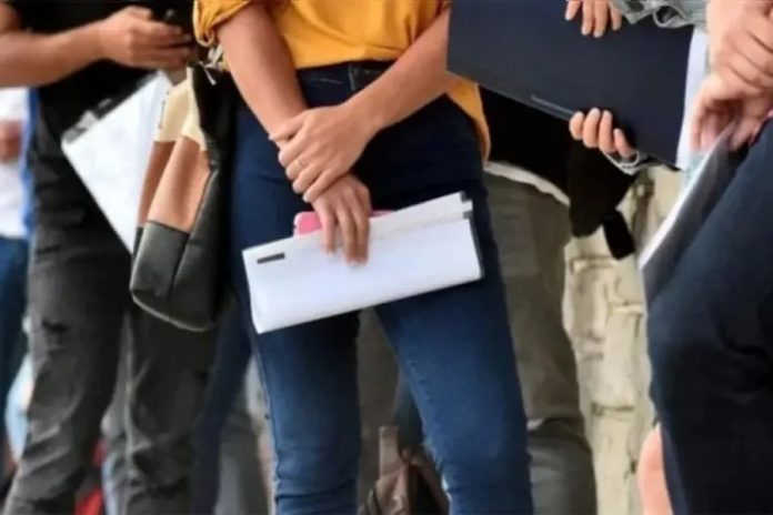 Tercer mes seguido en rojo: el empleo registrado perdió 110.000 puestos en un año