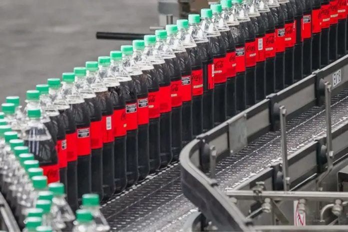 Coca-Cola pagará $5 millones por una botella con objeto extraño