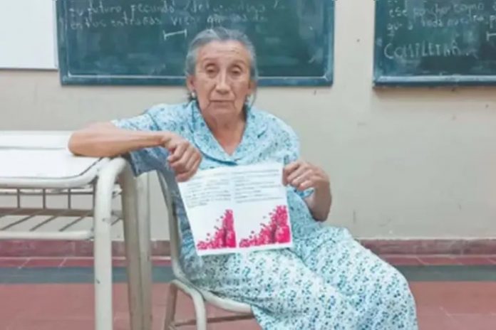 82 años y 25 de carrera: Marta Carrizo se recibió de Técnica en Turismo