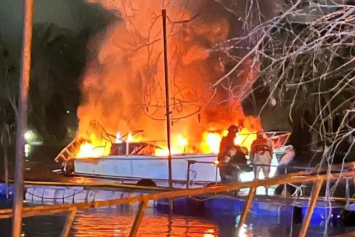 Se incendió una embarcación en el río Gualeguaychú y el dueño terminó quemado