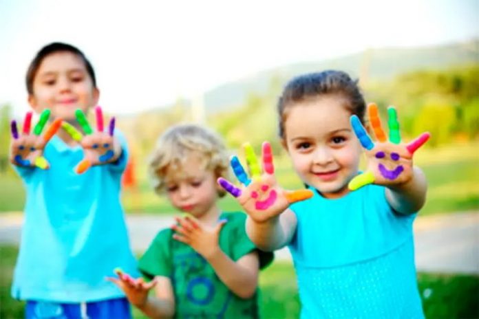 Milei firmó el decreto: el Día del Niño vuelve a llamarse así