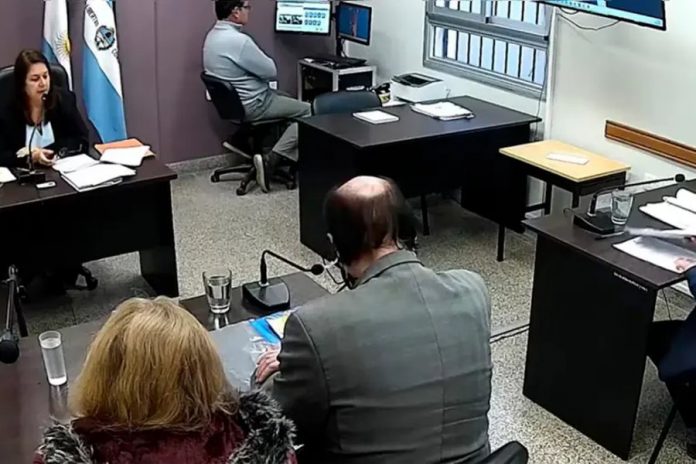 Condenaron a una docente que cobraba para aprobar a sus alumnas