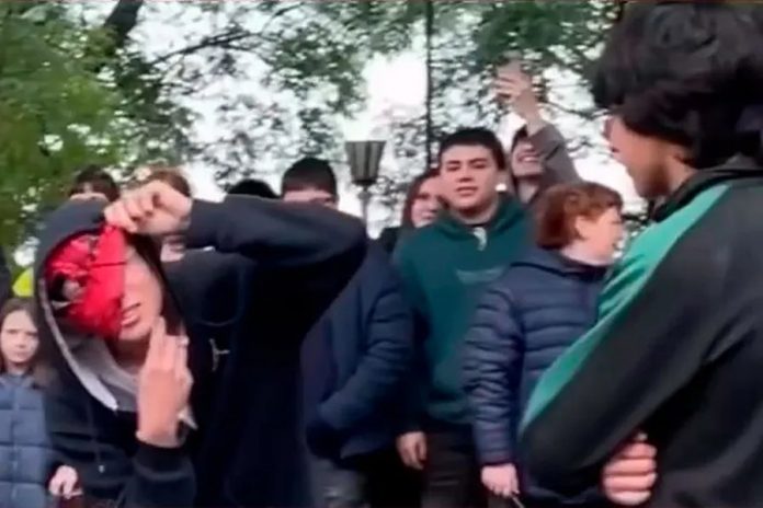 Paraná: cien jóvenes se midieron en la primera batalla de 'farmear aura'