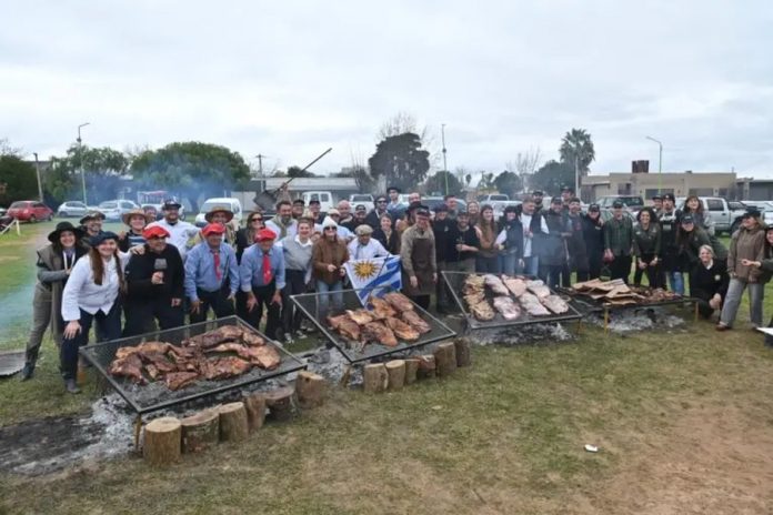 Fuego, carne y vino: arrancó 'Brasa y Botella' en Pueblo Belgrano