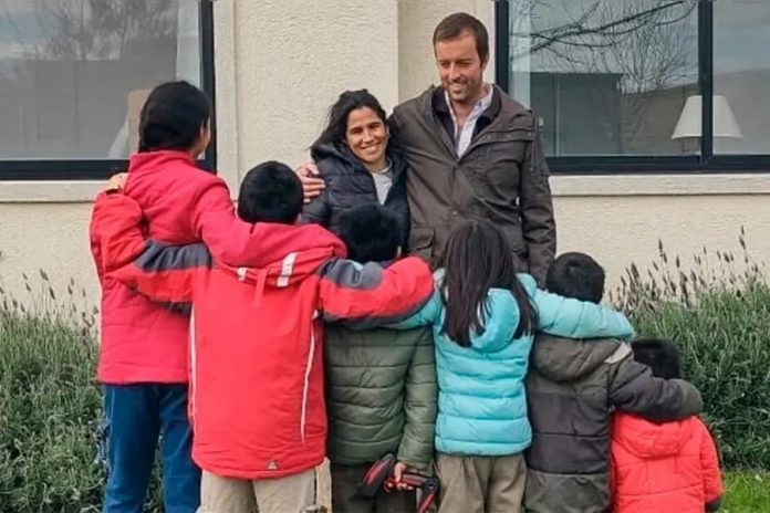 El primer Día del Niño juntos: los seis hermanitos que no se quisieron separar