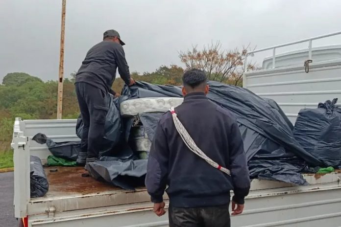Tormenta en Paraná: 35 mm, anegamientos y un camión volcado