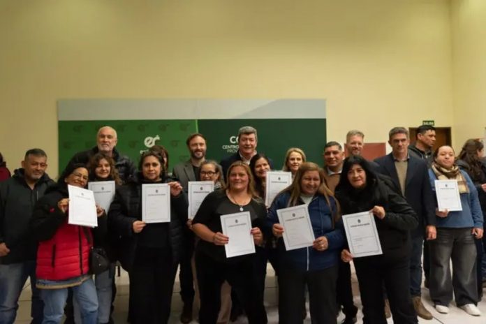 78 familias de Concordia y Colonia Ayuí recibieron sus escrituras