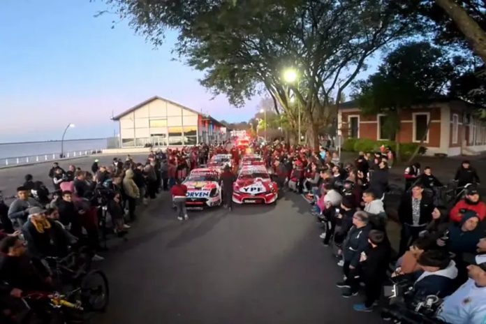 El Turismo Carretera desfiló por Paraná y el Parque Urquiza ante una multitud