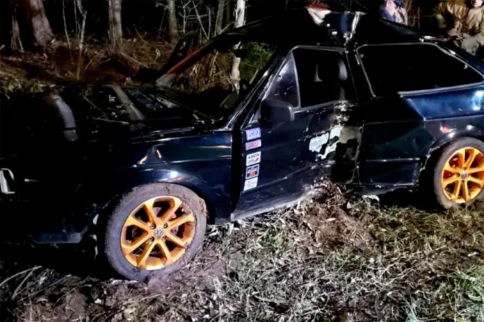 Choque contra árboles en Salto Grande: dos hospitalizados